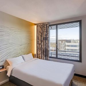 Zimmer mit Kingsize-Bett